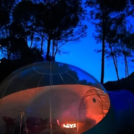 Dormir Dans Une Bulle Grandiose, Avec Spa, La Tete Dans Les Etoiles 럭셔리텐트 식스포즈레스플라지스