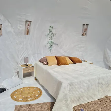 Dormir Dans Une Bulle Grandiose, Avec Spa, La Tete Dans Les Etoiles 식스포즈레스플라지스