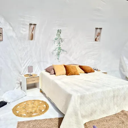 Dormir Dans Une Bulle Grandiose, Avec Spa, La Tete Dans Les Etoiles 럭셔리텐트