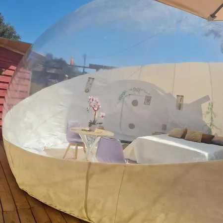 Dormir Dans Une Bulle Grandiose, Avec Spa, La Tete Dans Les Etoiles 식스포즈레스플라지스