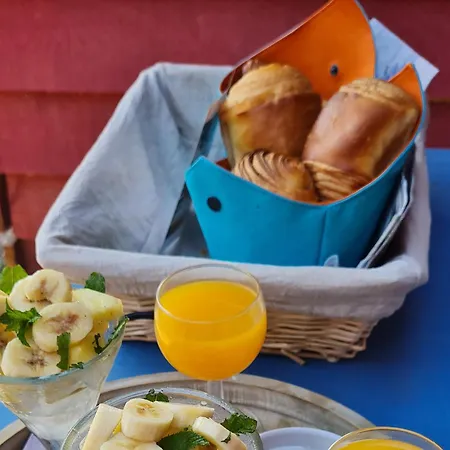 Dans Bulle Grandiose, Avec Spa, La Tete Dans Les Etoiles