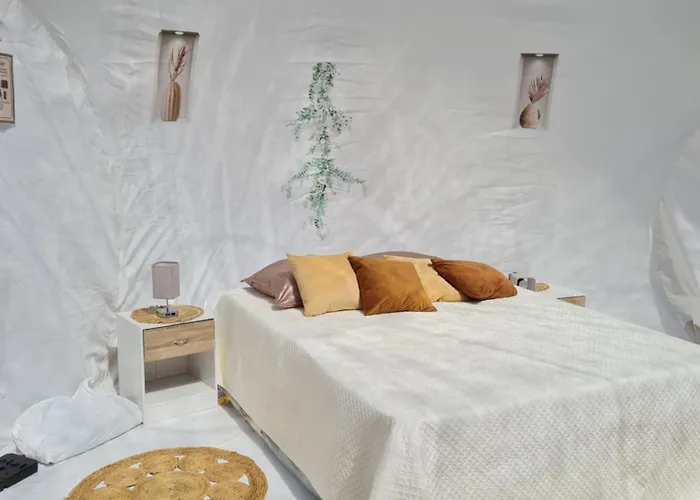 Dans Bulle Grandiose, Avec Spa, La Tete Dans Les Etoiles سيكس-فور-لو-بلاج