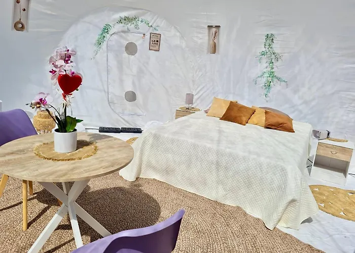 Dans Bulle Grandiose, Avec Spa, La Tete Dans Les Etoiles *